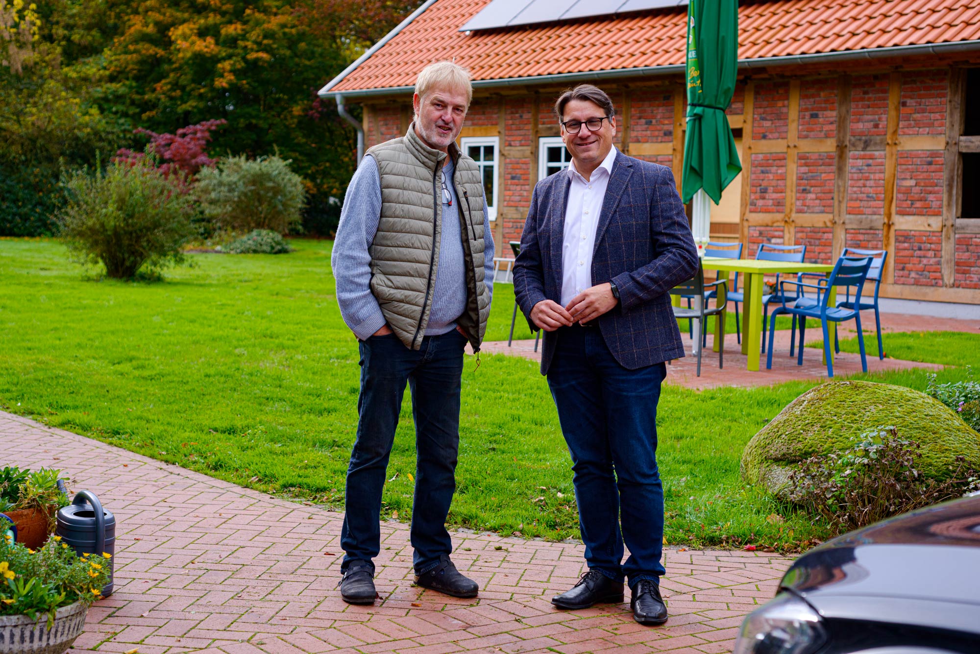 Photovoltaik-Ladesäule eingeweiht