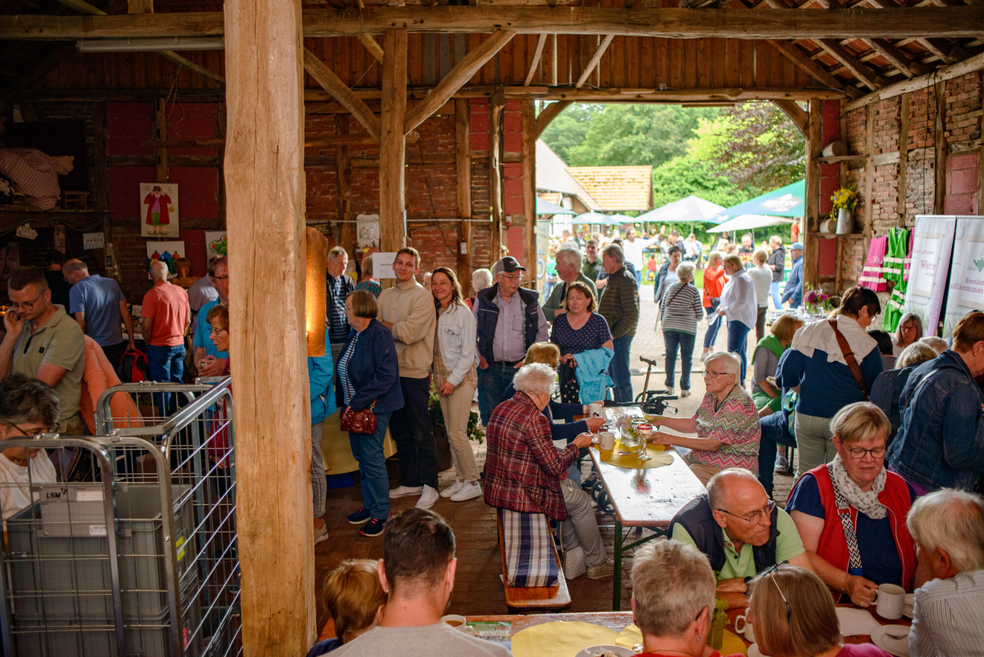 Hochwertige Spezialitäten und viele nette Besucherinnen und Besucher auf dem Hof Wehdebrock